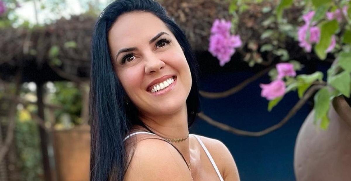 Graciele Lacerda posa relaxando com biquíni fininho e ostenta curvas esculturais: ”Que corpo!”