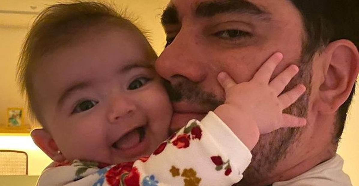Marcelo Adnet posta cliques encantadores da filha e deixa web babando: ”Que carinha mais linda”