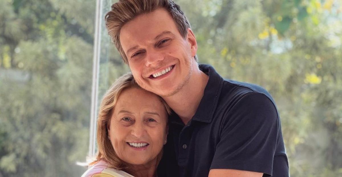 Michel Teló presta homenagem no aniversário da mãe: ”Te admiro tanto”