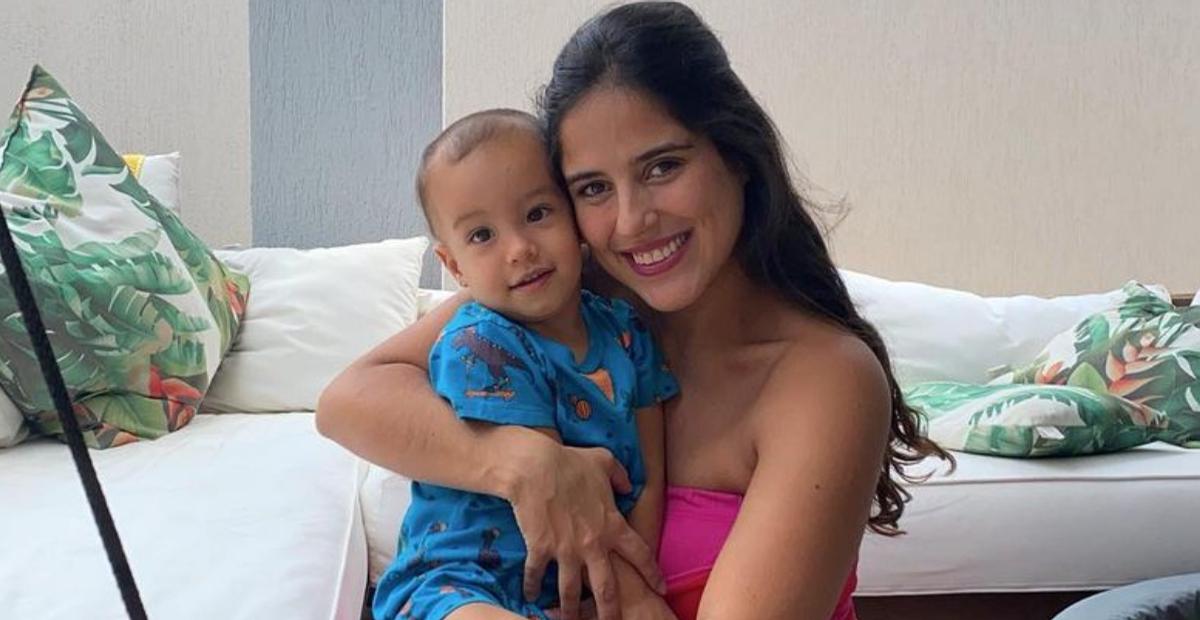Camilla Camargo mostra Joaquim sentadinho à mesa para almoçar e web se derrete: ”Lindinho”