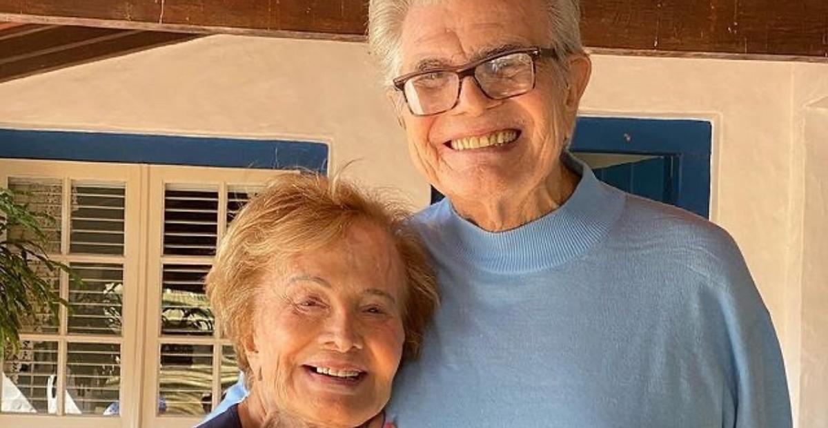 Gloria Menezes posta foto com Tarcísio Meira e lamenta morte: ”Saudade”