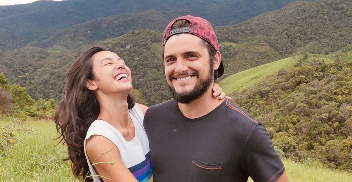 Grávida, Yanna Lavigne exibe barrigão de pijama e coleciona elogios: ”Mamãe linda”