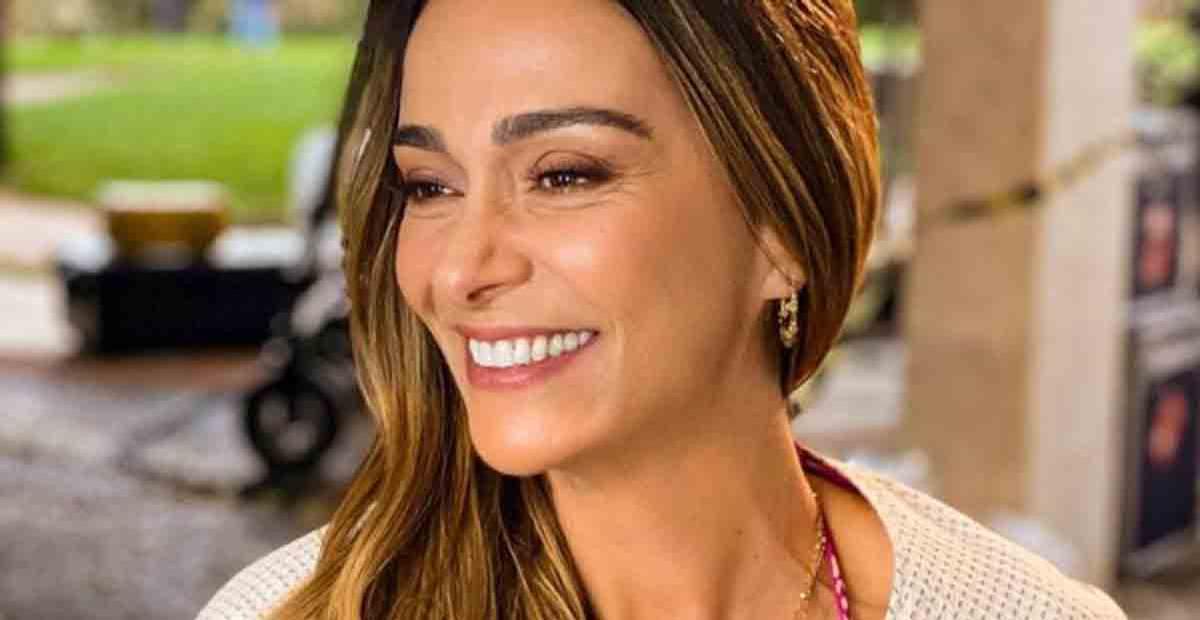 Aos 53 anos, Mônica Martelli mostra boa forma de biquíni e dispara: ”Tô gata”