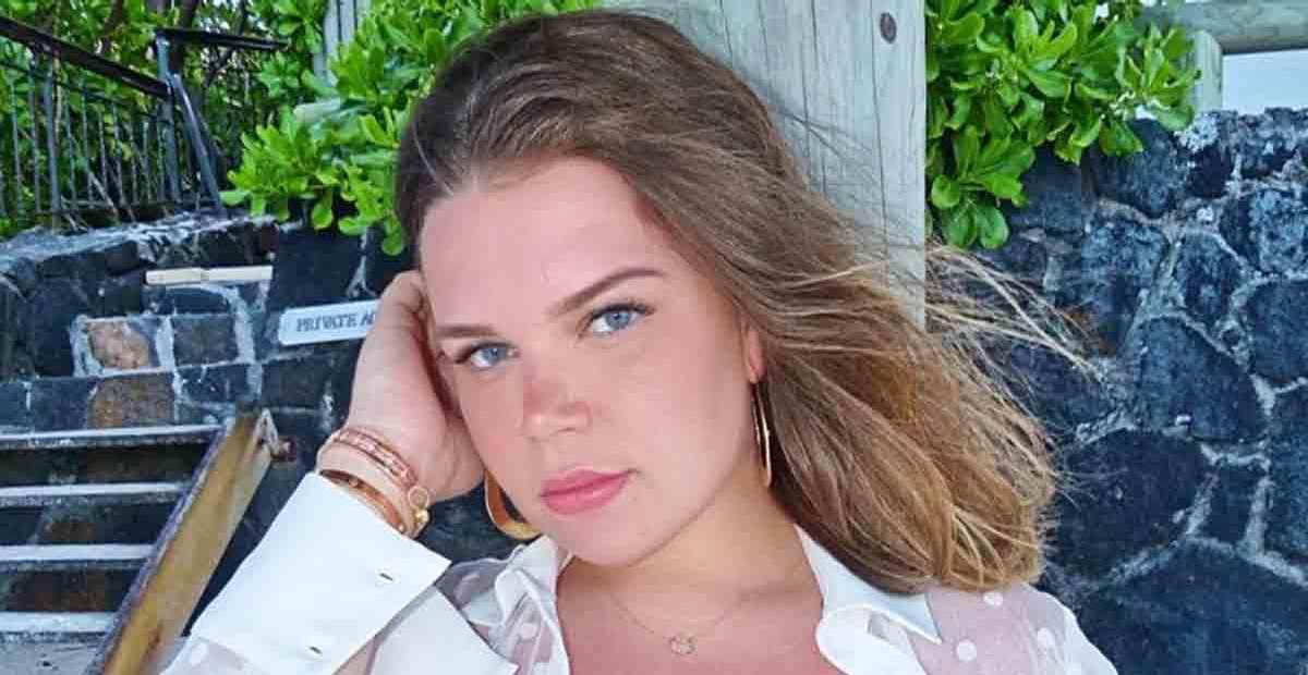 Princesa Camille Gottlieb mostra férias luxuosas no litoral da França