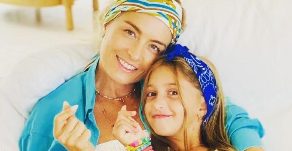 Angélica flagra momento de carinho entre a filha e a cachorrinha da família: ”Minhas meninas!”