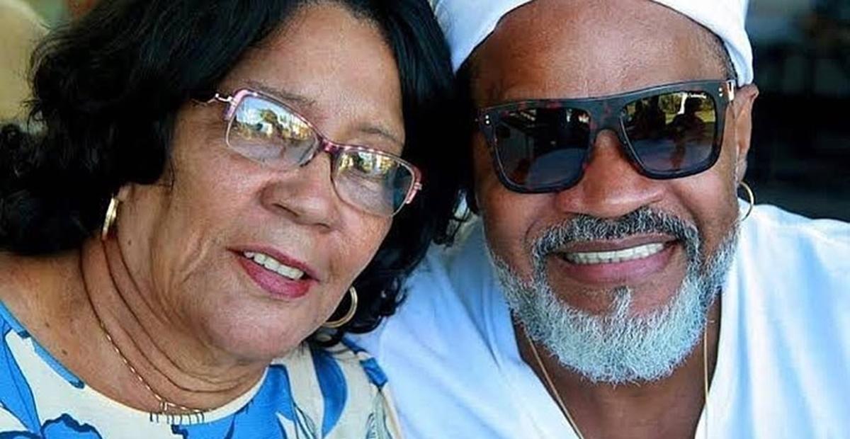 Carlinhos Brown celebra aniversário da mãe com linda homenagem: ”Amo ser oriundo dessa rainha”