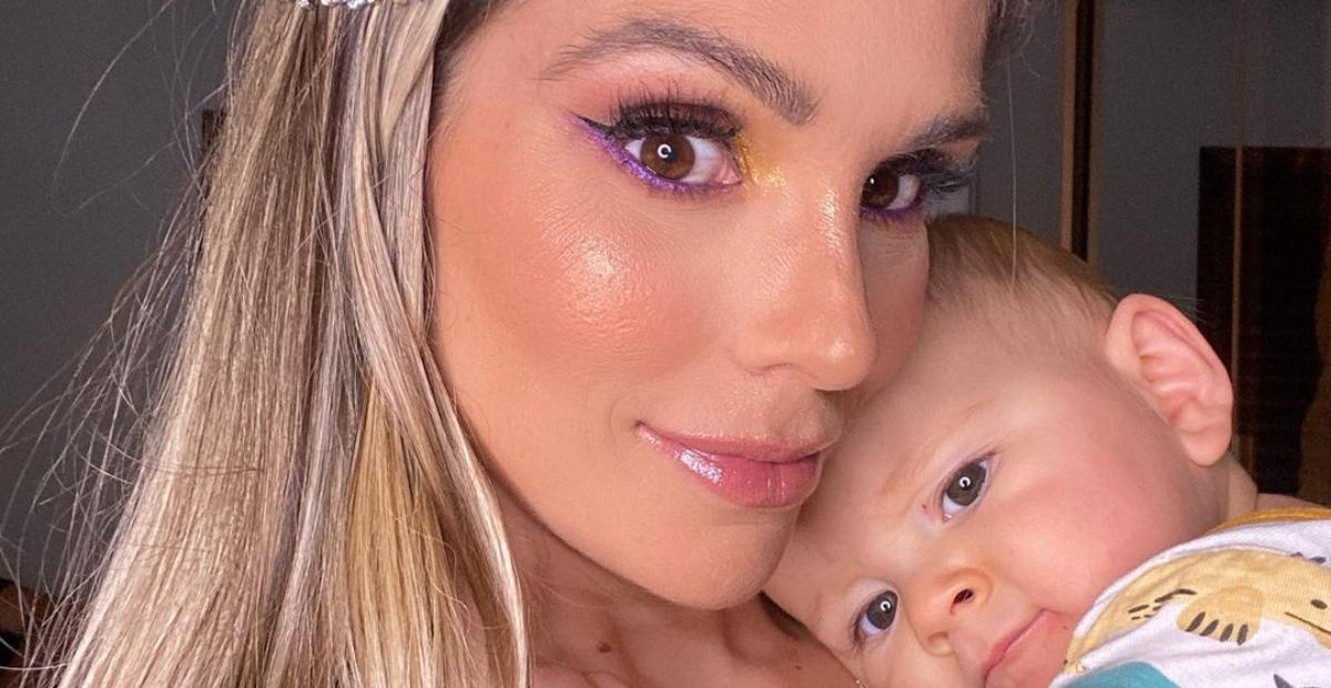 Flávia Viana curte dia de piscina coladinha ao filho, Gabriel