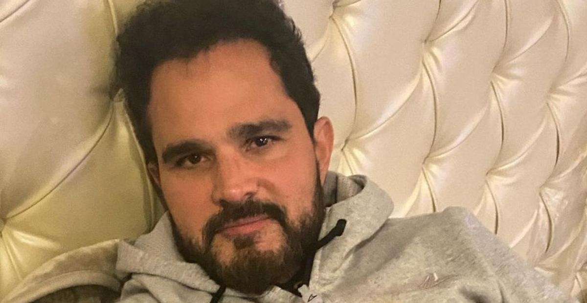 Luciano Camargo embarca para o Rio de Janeiro para show no ‘Criança Esperança’: ”Fiquem ligados!”