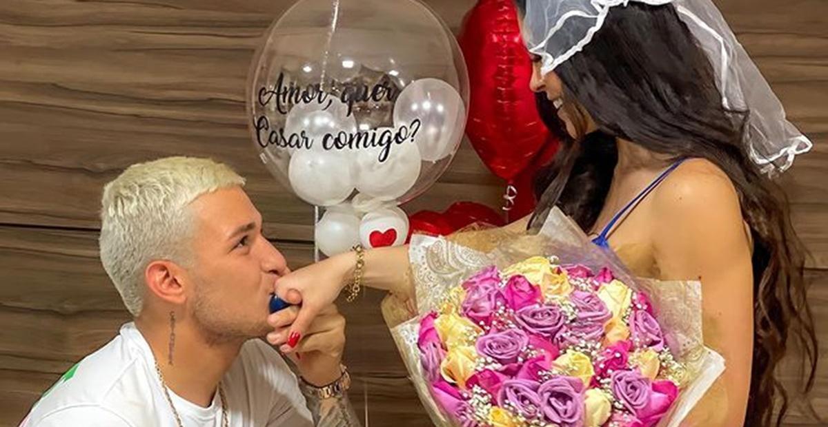 MC Gui pede a namorada, Beatriz Michelle, em casamento: ”Hoje, minha noiva”