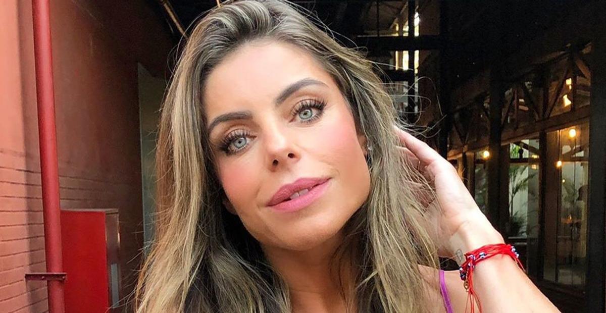 Aos 42 anos, Daniella Cicarelli chama muita atenção ao ostentar barriga tanquinho