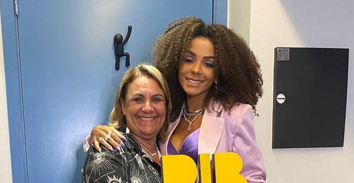 Brunna Gonçalves celebra a última sessão de radioterapia de sua mãe: ”Dia de vitória e alívio”