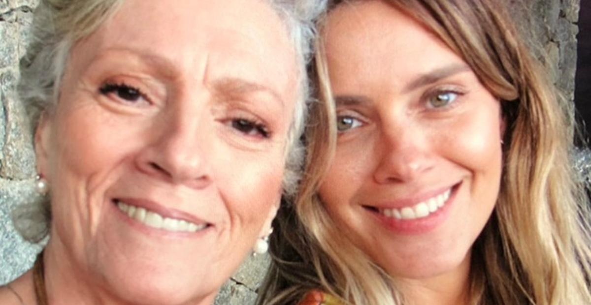 Carolina Dieckmann faz homenagem à mãe após 2 anos de sua morte: ”Não sei medir a falta”