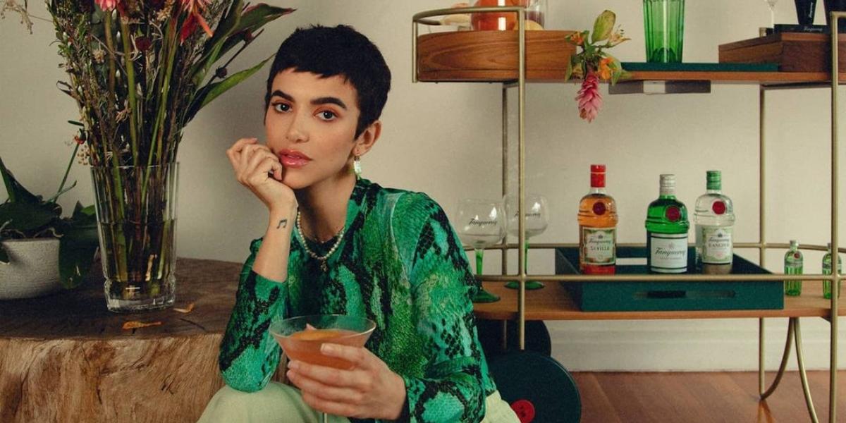 Manu Gavassi radicaliza madeixas em mudança de visual: ”Ruiva”