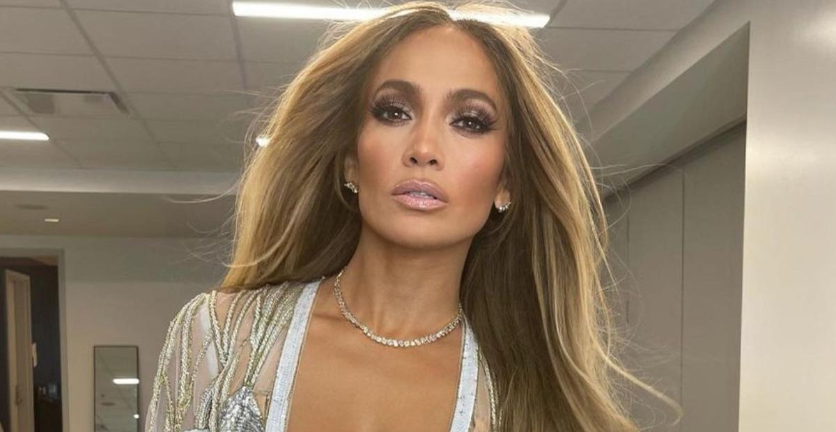 Confira os 5 últimos looks mais poderosos e elegantes de Jennifer Lopez!