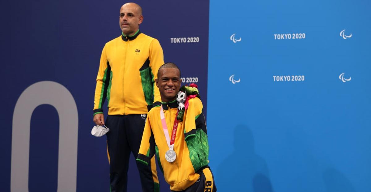 Gabriel Araújo conquista primeira medalha do Brasil nos Jogos Paralímpicos e dedica ao avô