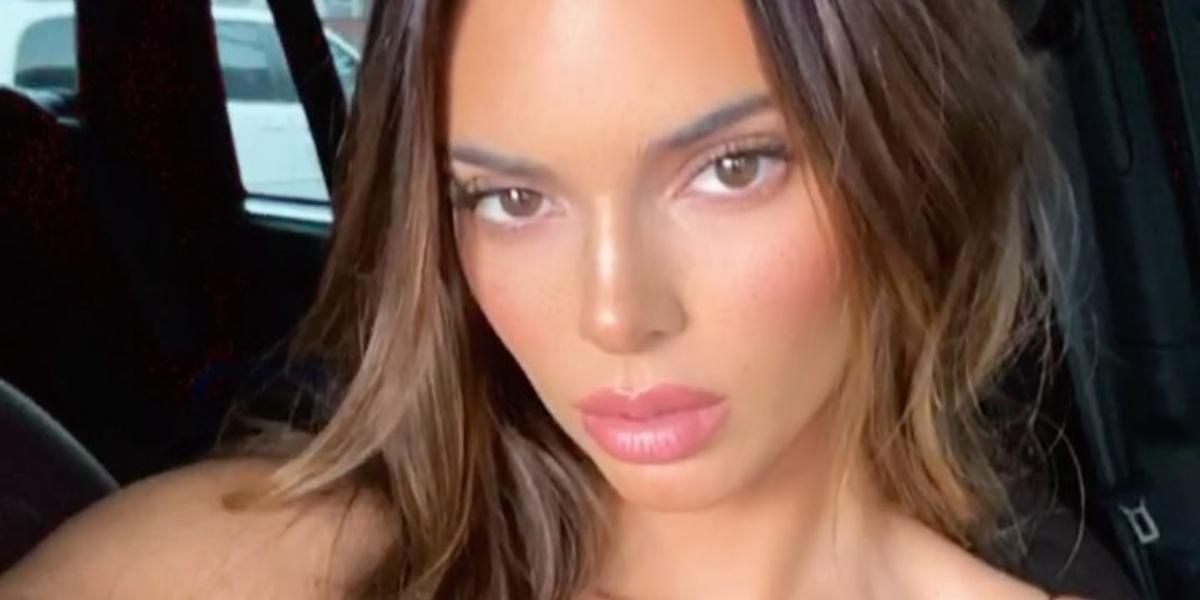 No Havaí, Kendall Jenner exibe curvas esculturais durante passeio paradísiaco: ”Linda”
