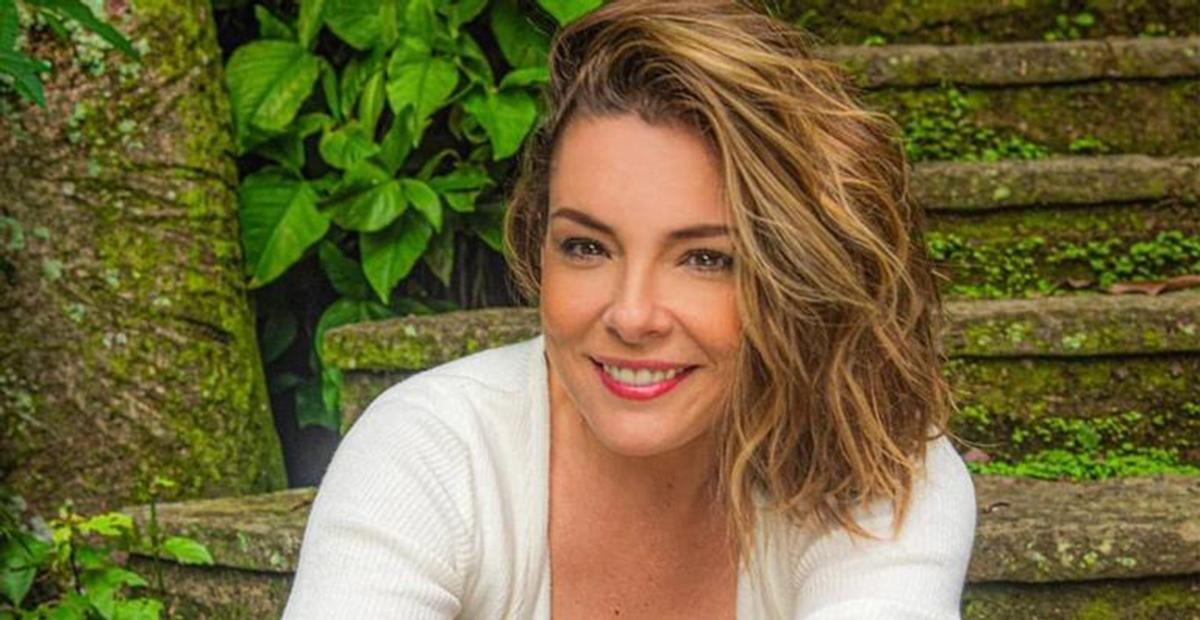 Regiane Alves mostra os dois filhos e chama atenção nas redes sociais