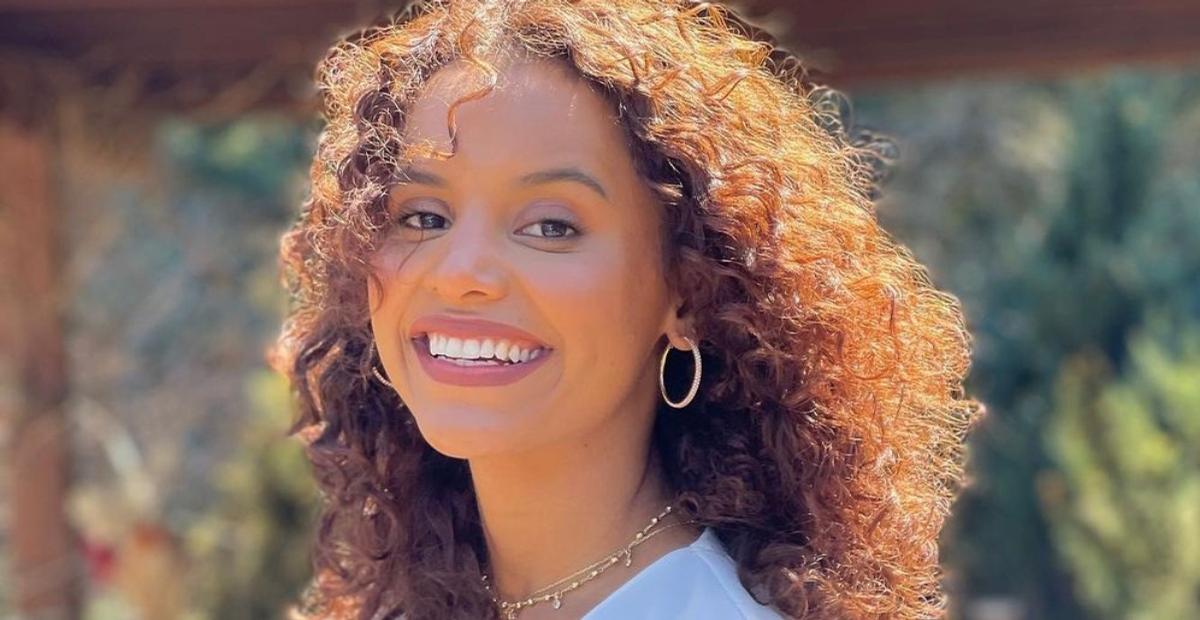 Sem sutiã, Gleici Damasceno elege blusa curta branca e quase mostra demais: ”Esse corpinho!”