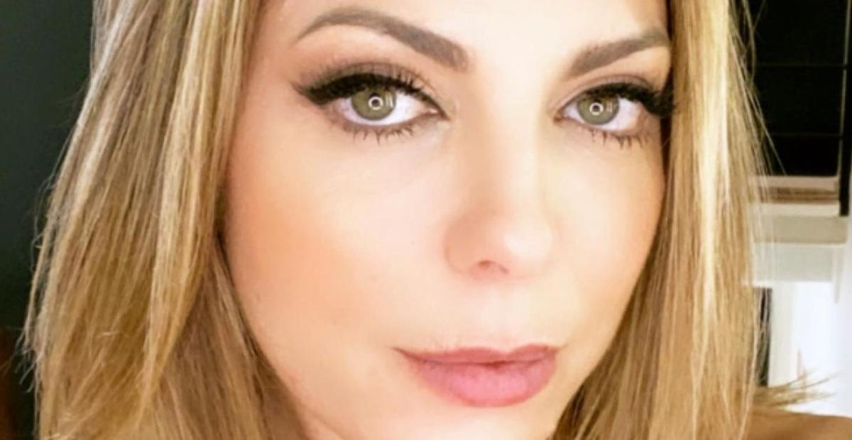 Na academia, Sheila Mello joga bumbum para o alto e exibe corpaço de macacão colado: ”Sensacional”