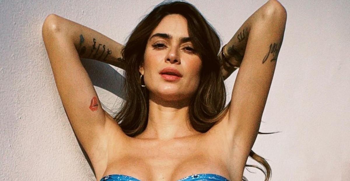 Gravidíssima, Thaila Ayala surge mergulhando na piscina em vídeo lindo
