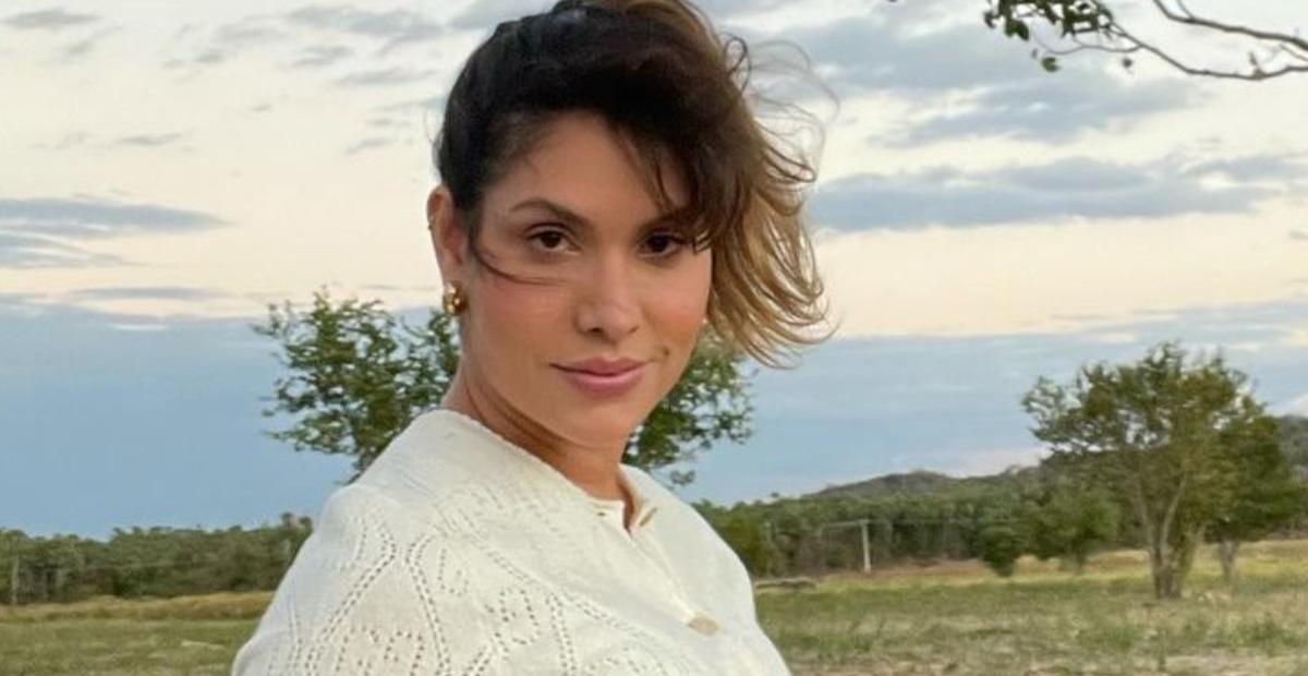 Thyane Dantas exibe produção super elegante com chapéu grifado de quase R$4 mil para dia de praia