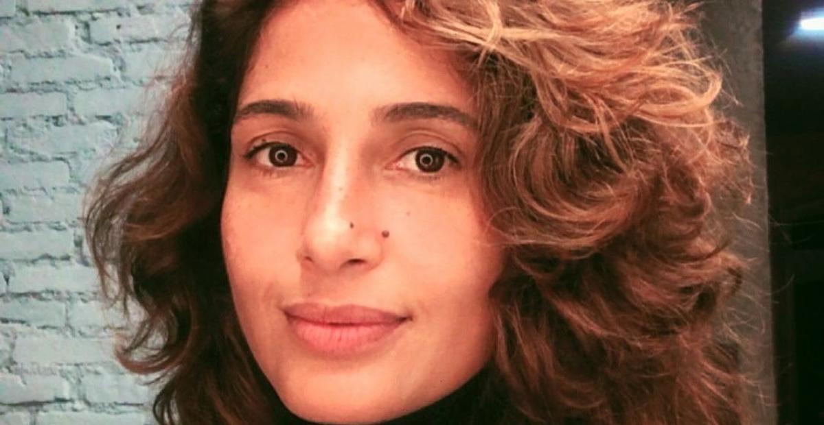 Camila Pitanga se diverte durante passeio de bicicleta em meio a natureza: ”Rodeada de verde”