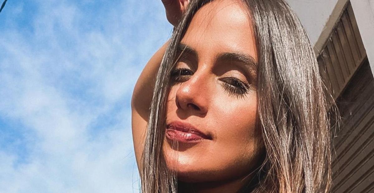 Em Alagoas, Carol Peixinho ostenta shape impecável com look colorido de praia: ”Sereia”