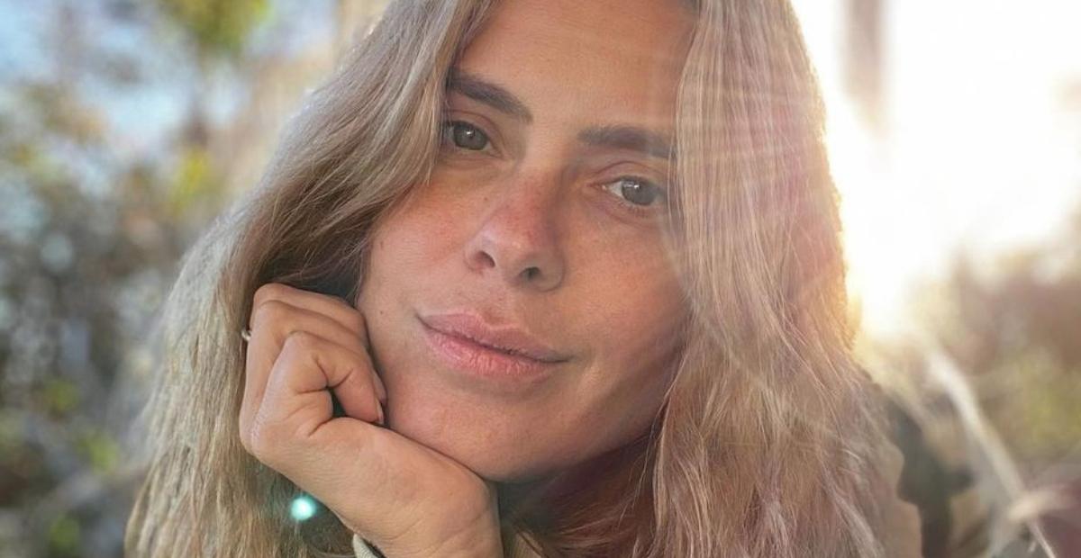 Carolina Dieckmann compara cliques com mais de 20 anos de diferença e web reage: ”Mesma carinha”