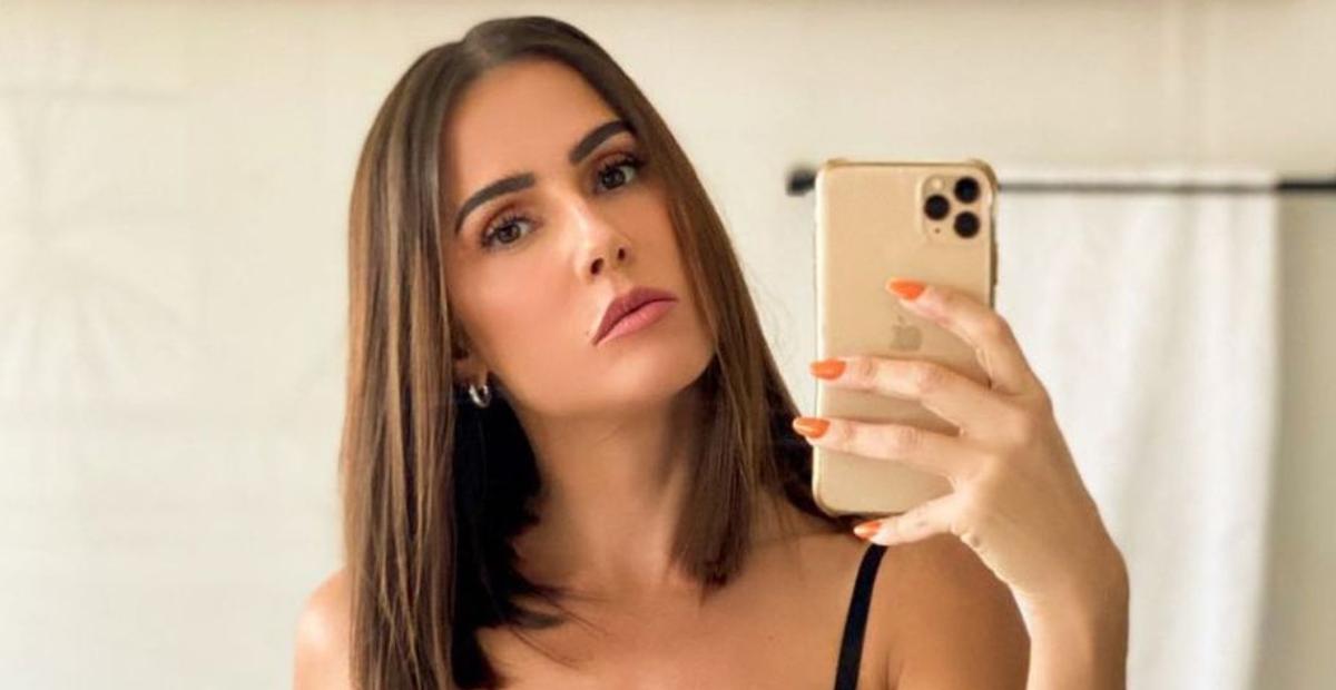 Deborah Secco chama atenção ao fazer topless em quarto de hotel: ”Como pode ser tão linda assim?”