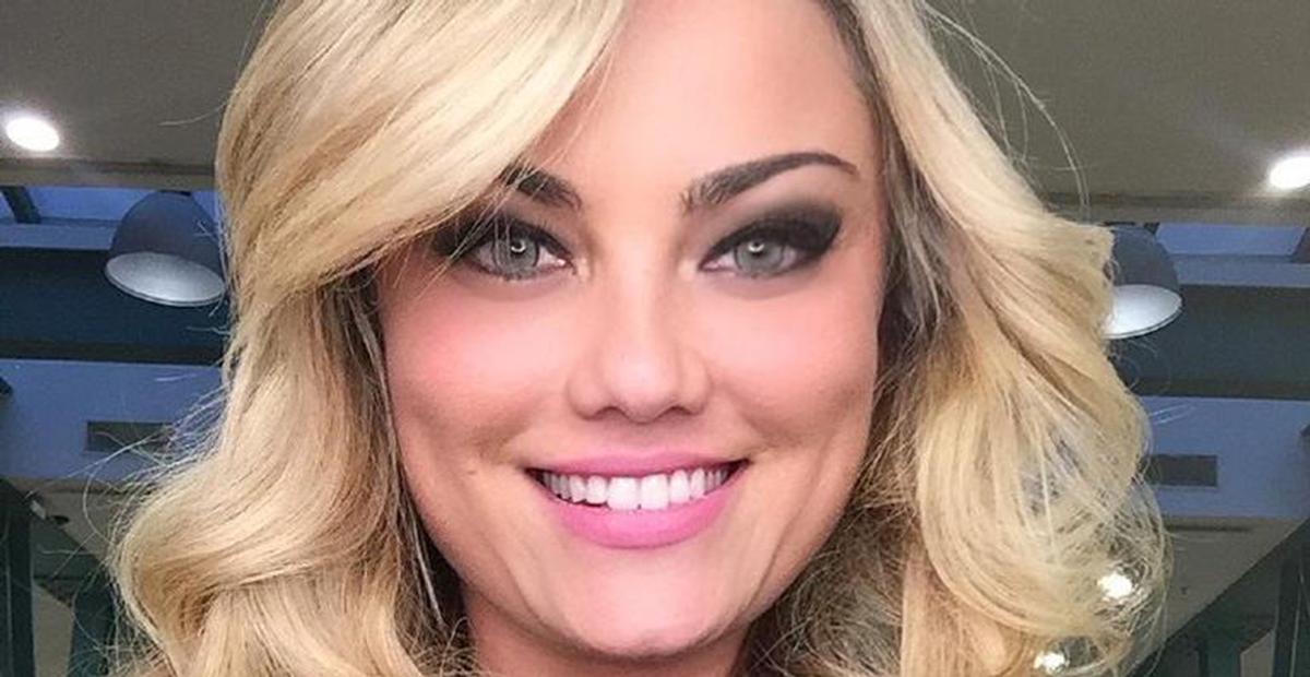 Ellen Rocche toma sol só de sutiã e beleza impressiona: ”Mulher mais linda”