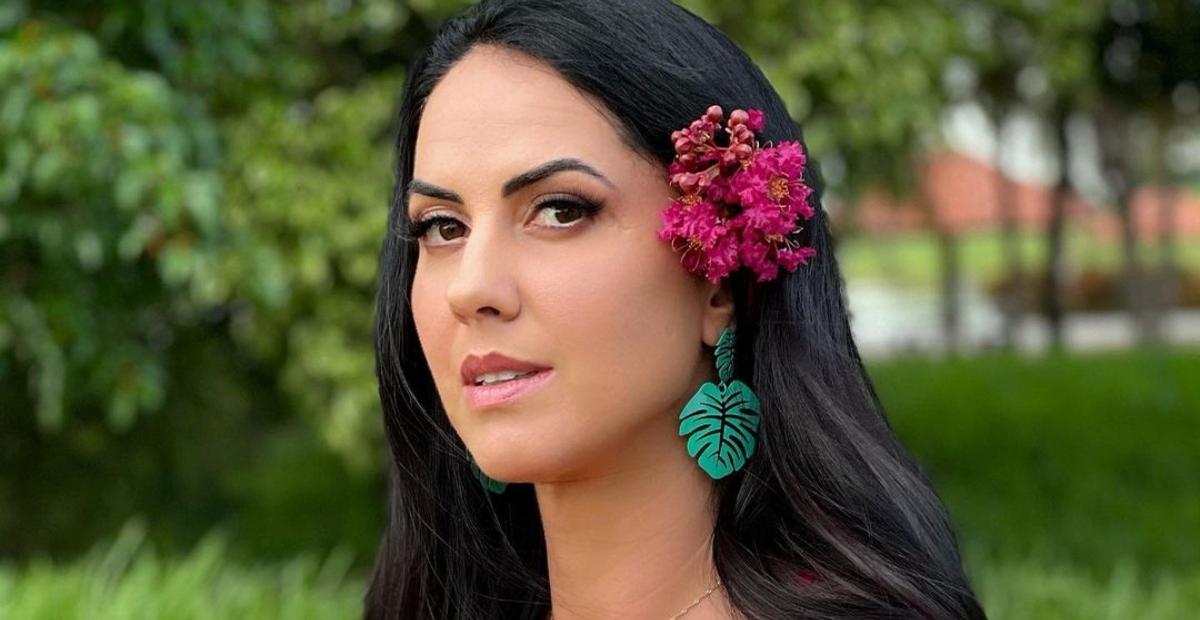 Em Cancun, Graciele Lacerda empina o bumbum ao tomar sol com biquíni fio dental: ”Um escândalo!”