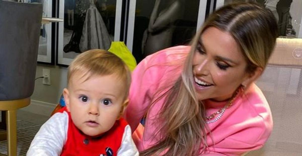 Flávia Viana mostra Gabriel dando os primeiros passos: ”O tempo está voando”
