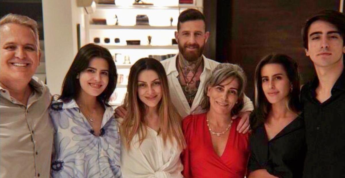 Gloria Pires relembra cliques com a família e encanta: ”Um dia iluminado”