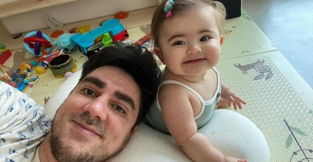 Marcelo Adnet encanta ao postar fotos com a filha, Alice: ”Que linda”