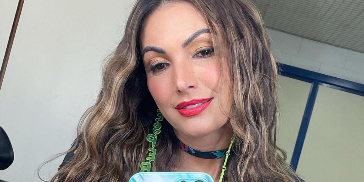 Belíssima, Patrícia Poeta divide clique divertido no Home Office e brinca: ”Faz de tudo um pouco!”