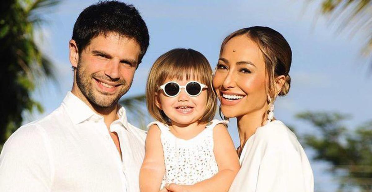 Em sua mansão, Sabrina Sato mostra Zoe em closet gigante e impressiona!