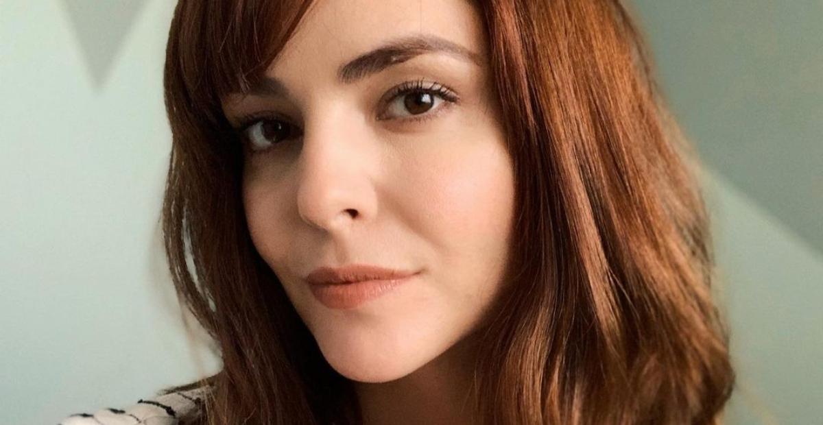 Titi Müller diverte web com registros de viagens internacionais: ”Minhas identidades secretas”
