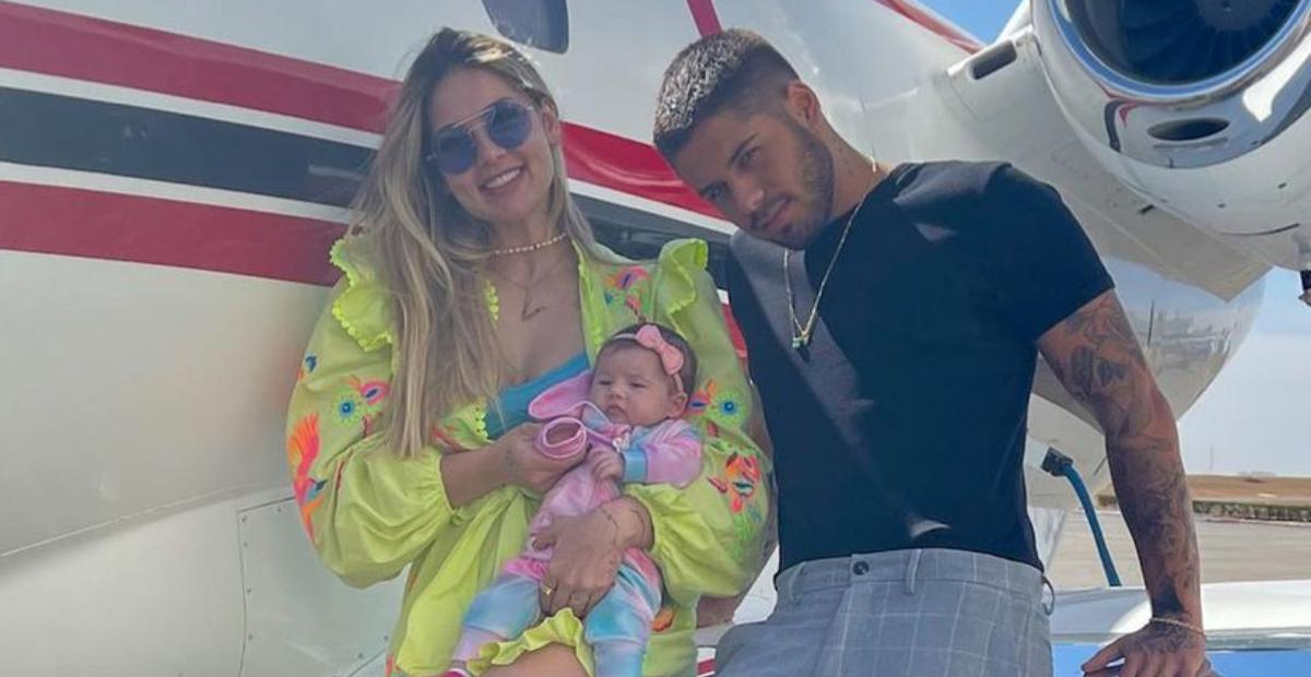Virginia Fonseca e Zé Felipe posam com a filha, Maria Alice, em São Paulo: ”Chegamos!”