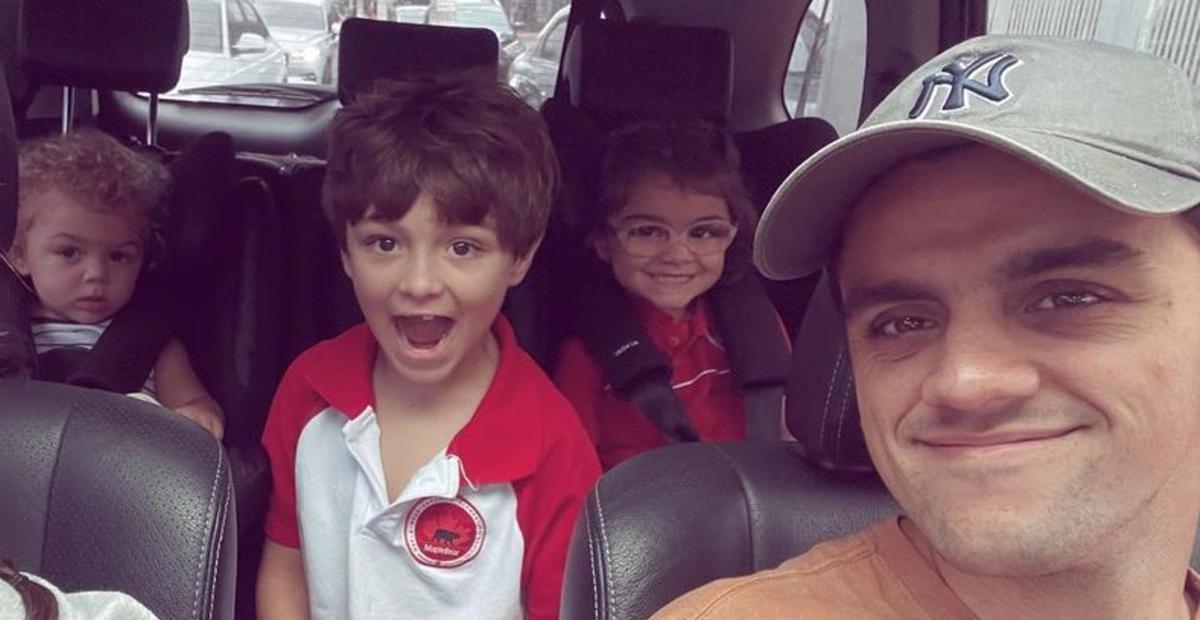 Pai de 3, Felipe Simas faz reflexão na web sobre idolatria