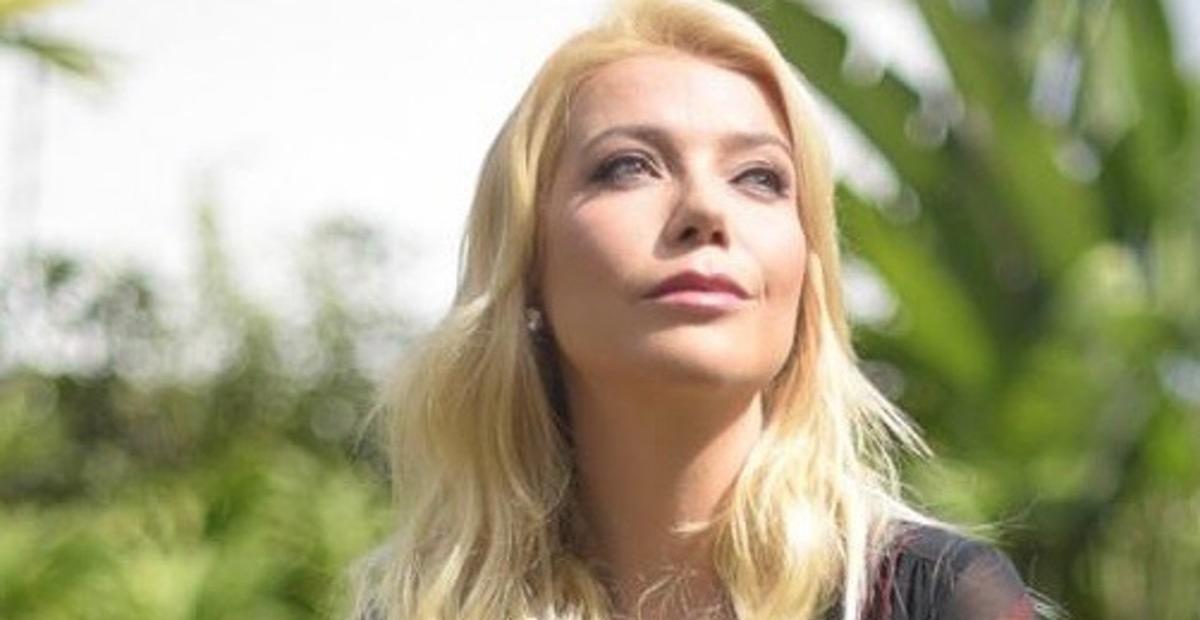 Luiza Possi publica linda foto com o barrigão de fora e dispara: ”Ansiosa pela sua chegada”