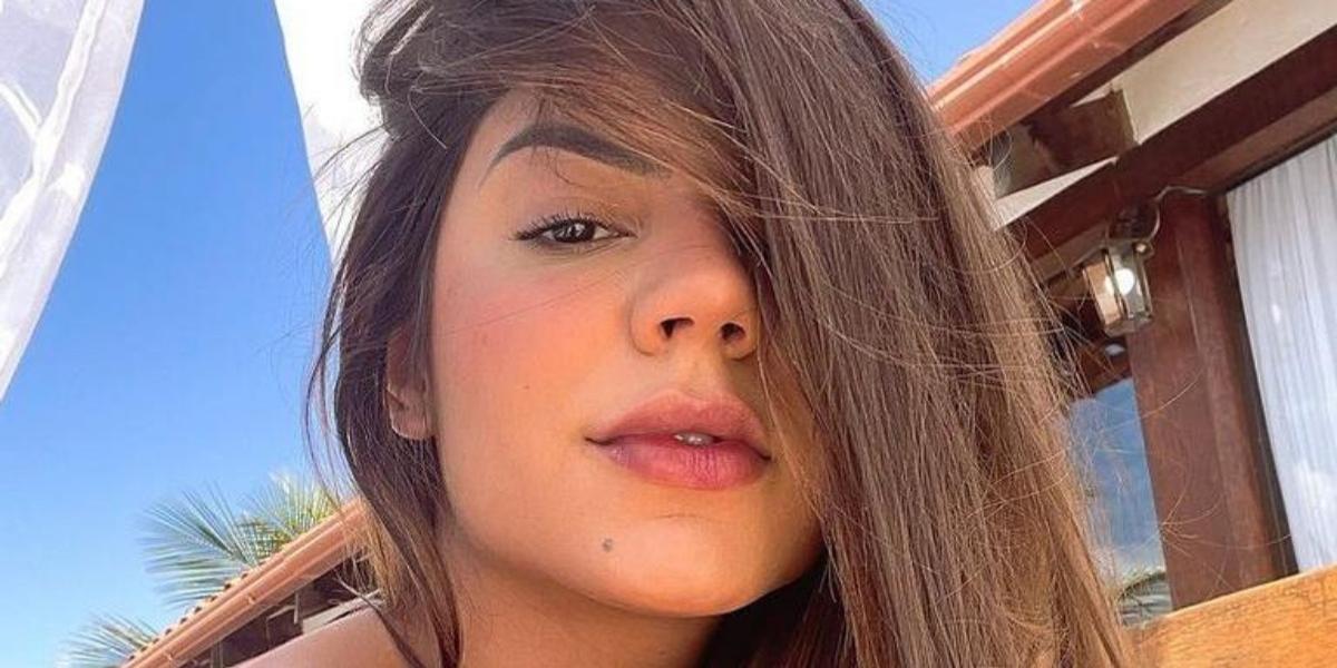 De biquíni, Hariany Almeida exibe corpão em cenário paradisíaco e conquista web: ”Maravilhosa”
