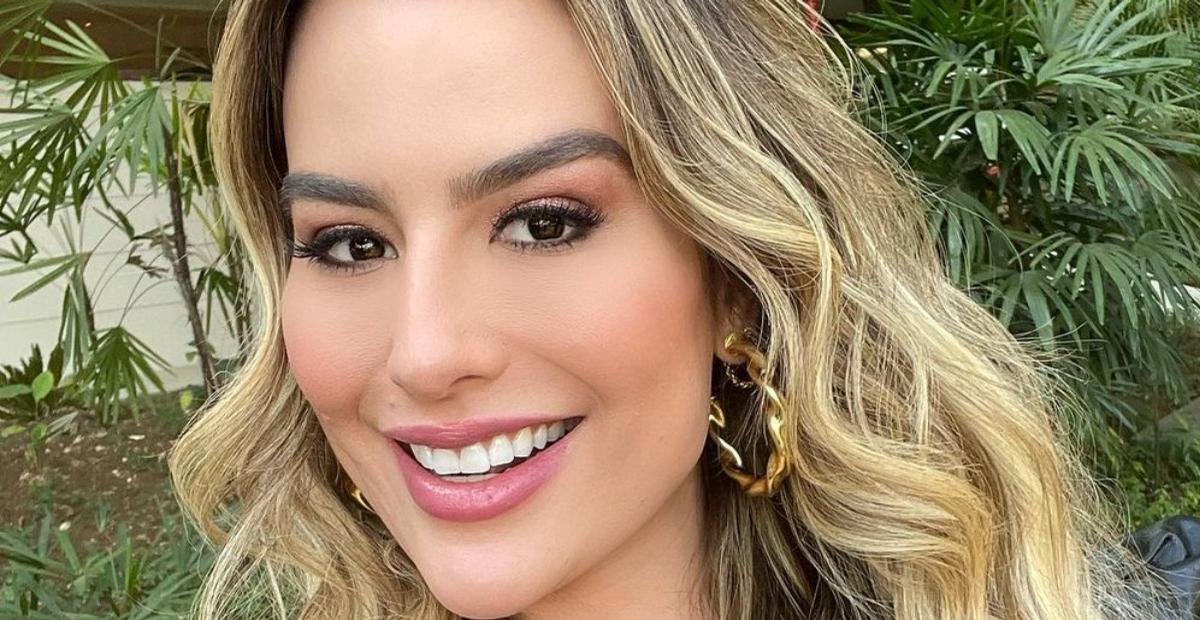 Nas Maldivas, Fernanda Keulla dá close em corpaço de biquíni fio e exibe bumbum GG: ”Monumento”