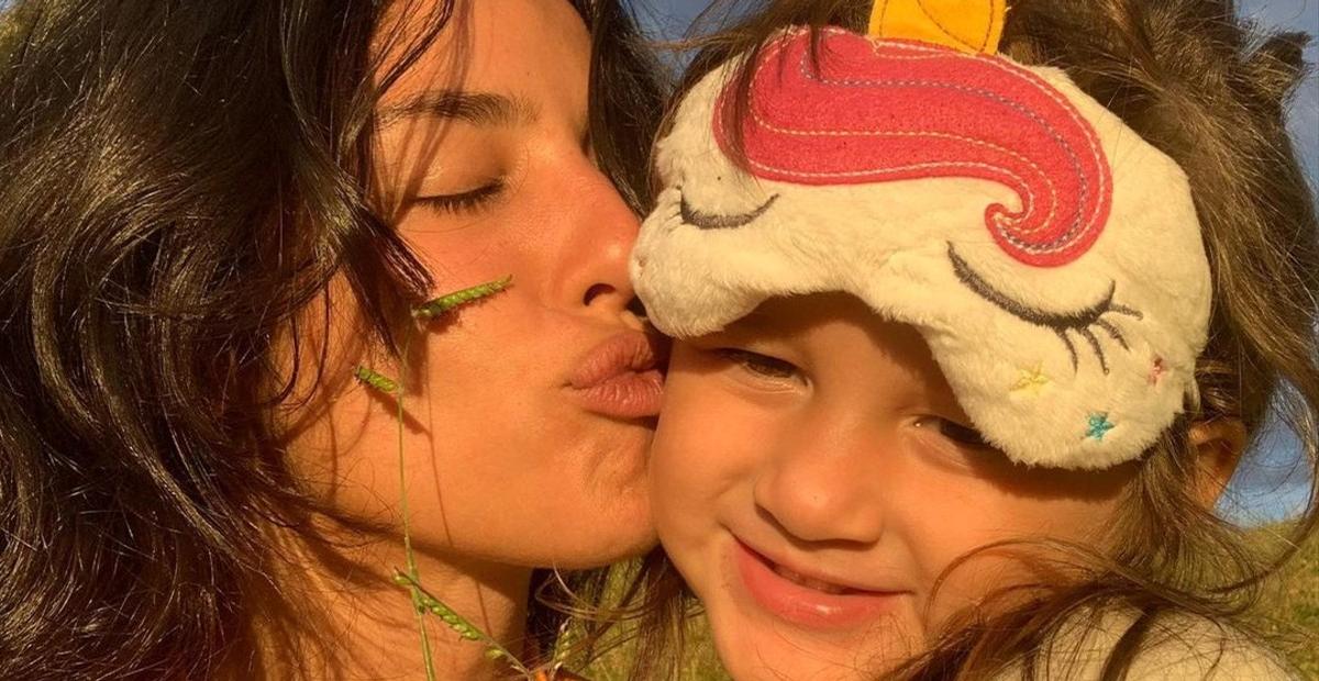 Yanna Lavigne mostra Madalena fazendo bagunça com suas maquiagens e diverte a web