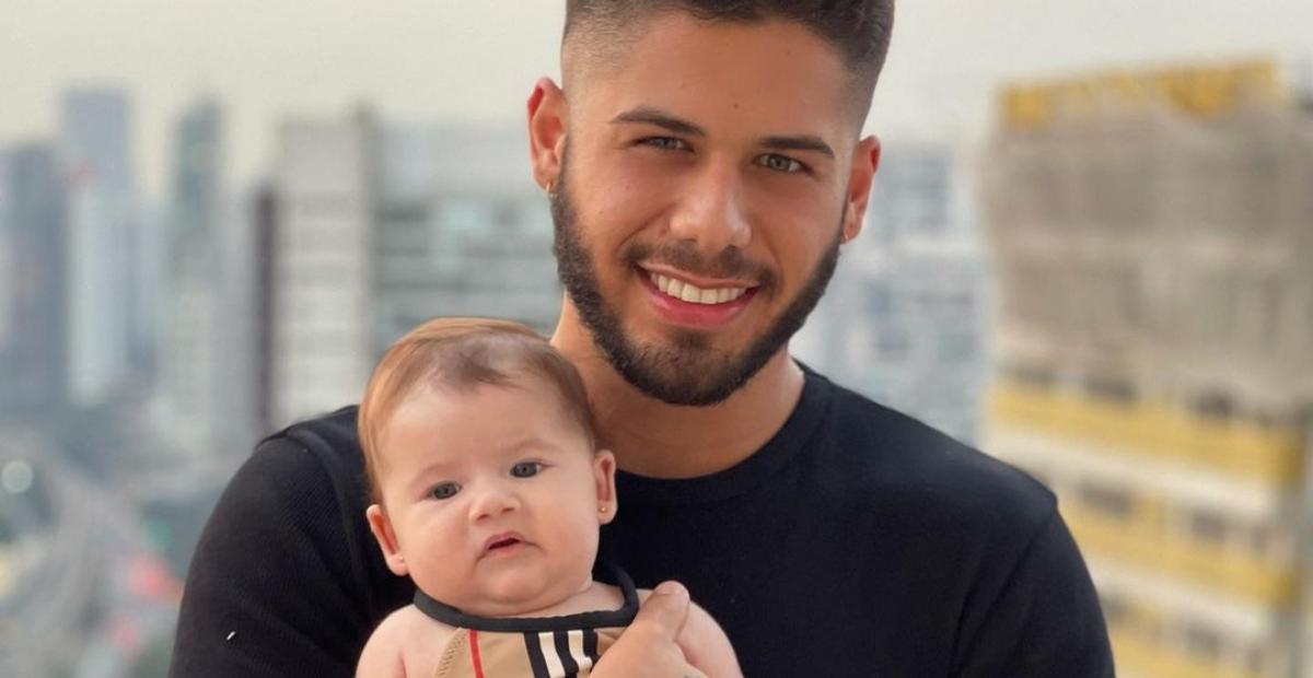 Maria Alice, filha de Zé Felipe, ganha carinho do papai e ‘se derrete’: ”Morro de cosquinha”
