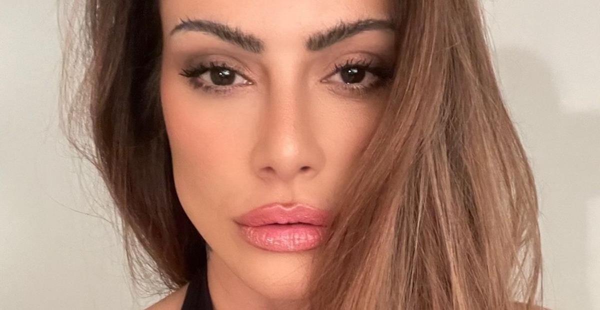Cleo surge belíssima em fotos e internautas elogiam: ”Obra de arte”