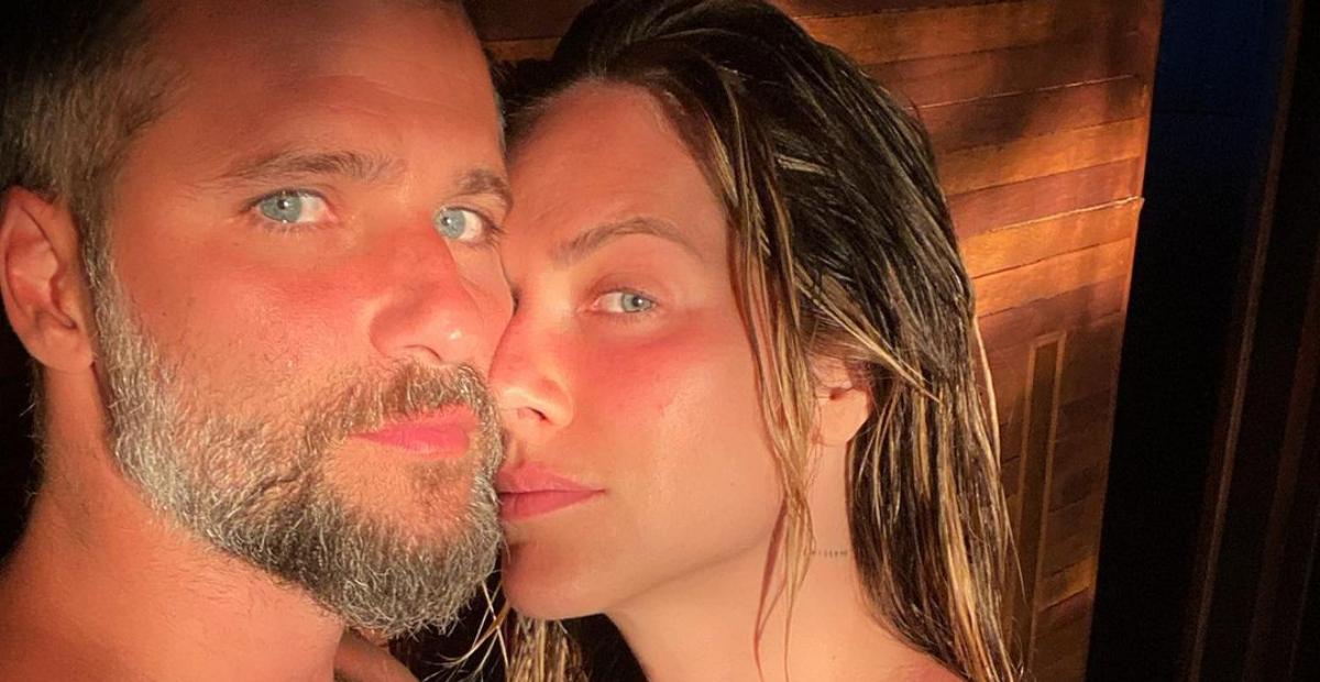 Giovanna Ewbank e Bruno Gagliasso conhecem cidade portuguesa durante passeio de bicicleta