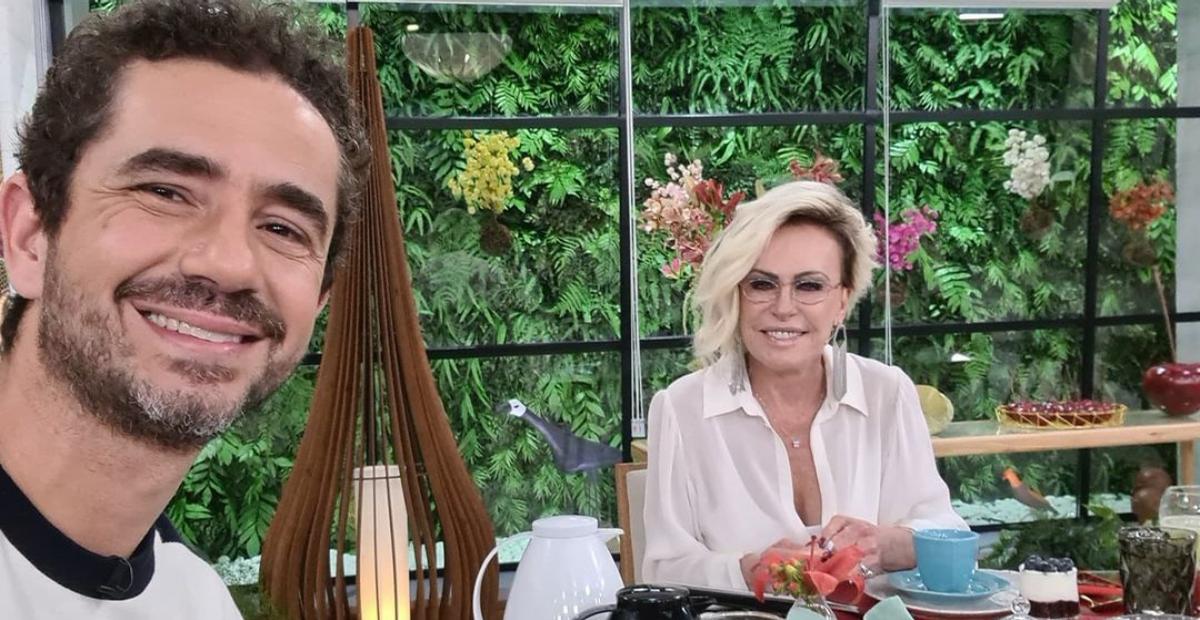 Ana Maria Braga e Felipe Andreoli posam juntos nos bastidores do Mais Você