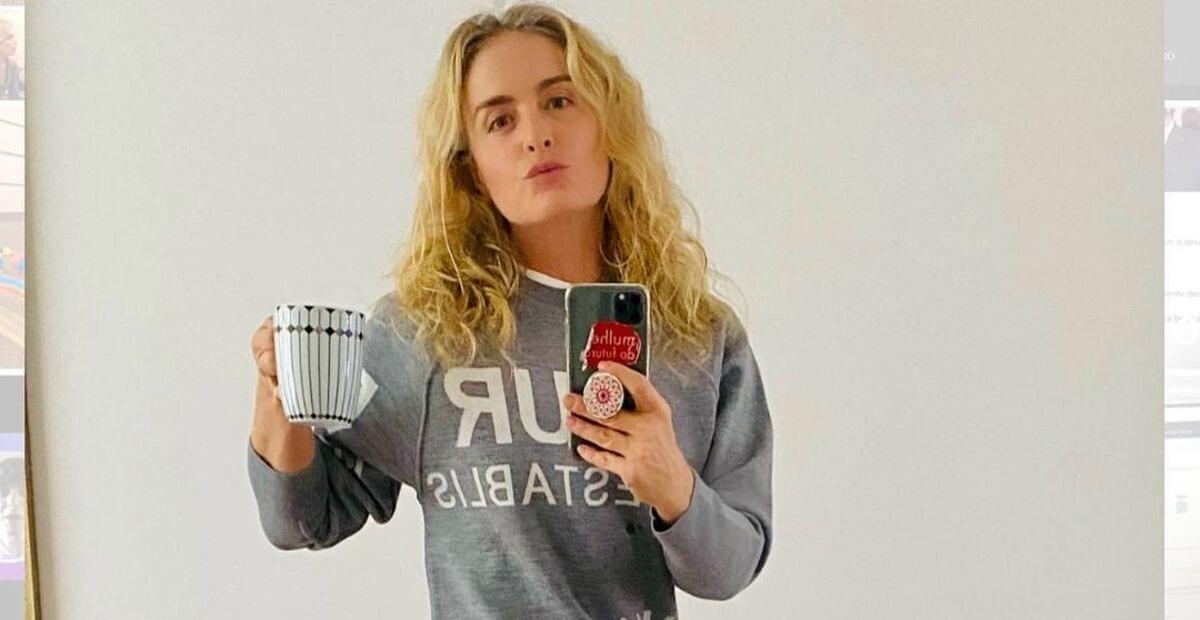 Aos 47 anos, Angélica faz selfie arrasadora do rosto e impressiona: ”Maravilhosa!”
