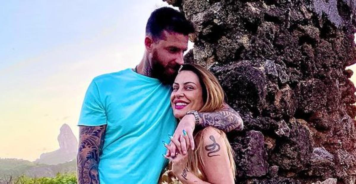 Cleo surge em praia de Fernando de Noronha com o marido: ”Viagem, vê se não acaba nunca”