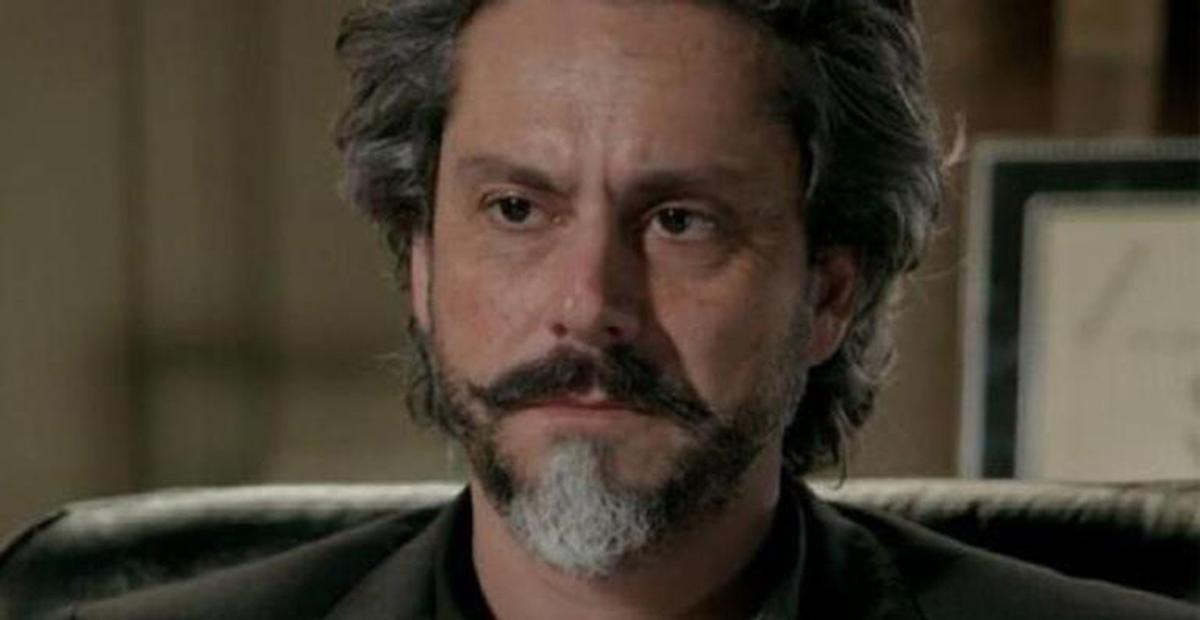 José Alfredo tem reação inesperada ao ver netos gêmeos em ‘Império’